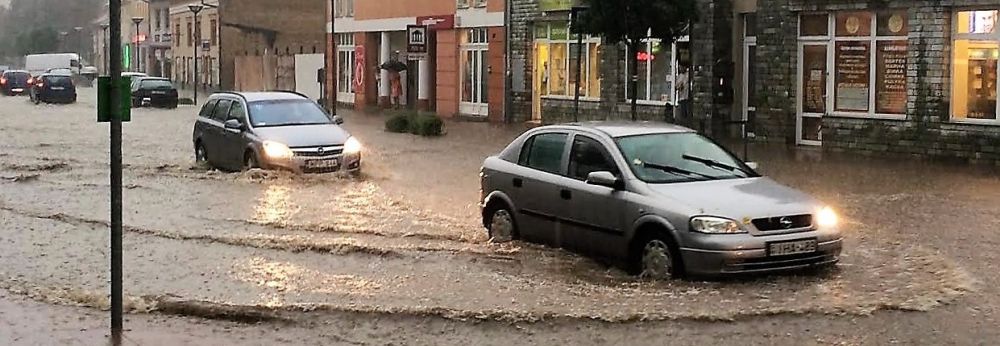 Elmosta Paksot az eső Elmosta Paksot az eső