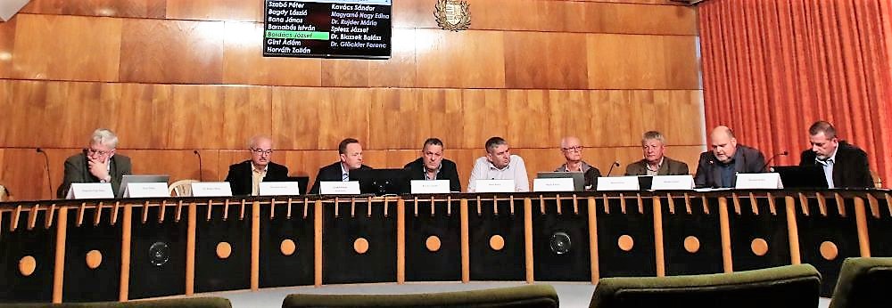 nkormnyzat: dntsek fldekrl, menhelyrl, kitntetsekrl 