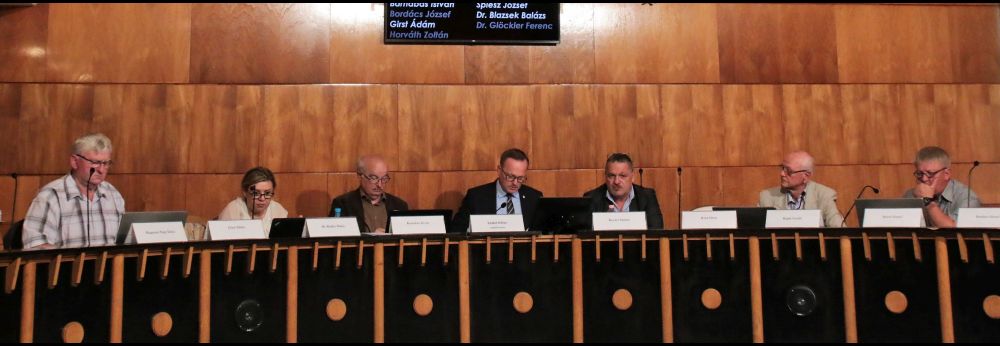nkormnyzat: szemlyi krdsek, kitntetsek, szervezeti mdostsok