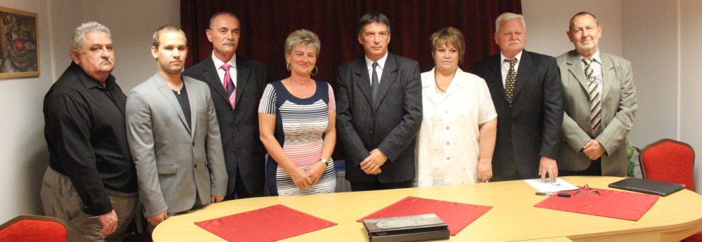 A DK-MSZP paksi koalci bemutatta kpviseljelltjeit
