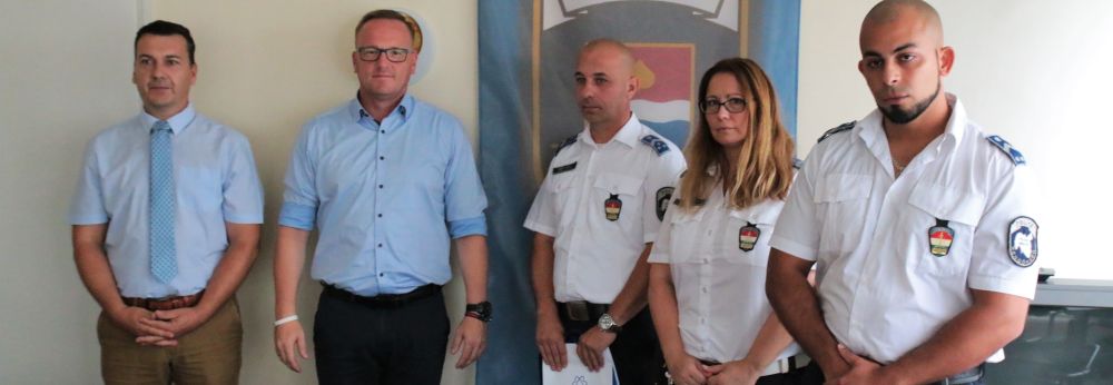 Jutalomban rszesltek a Kereszt utcban szolglatot teljest rendrk