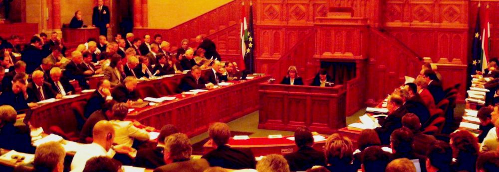 Paks: a nyilvános vita fóruma az Országgyűlés Paks: a nyilvános vita fóruma az Országgyűlés