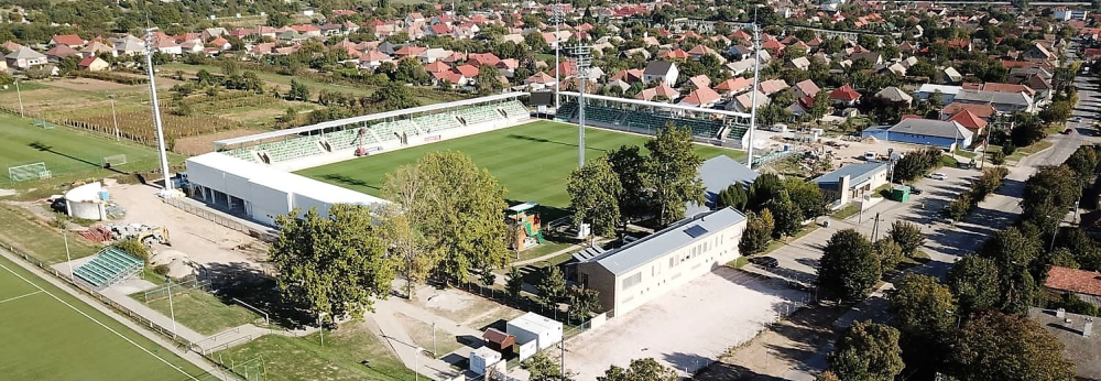 Telkeket vsrolnak, bvtik a paksi stadiont 