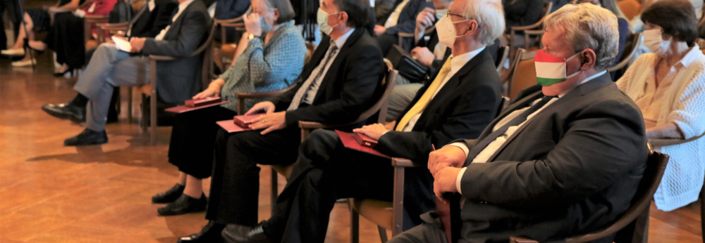 Sli Jnos: vilgsznvonal blokkokat ptnk