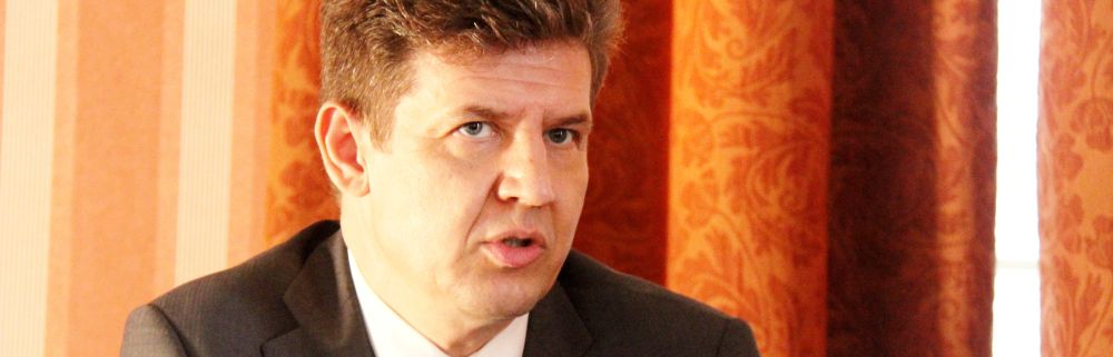Aszdi Attila Londonban, Paksrl: unis jvhagysok