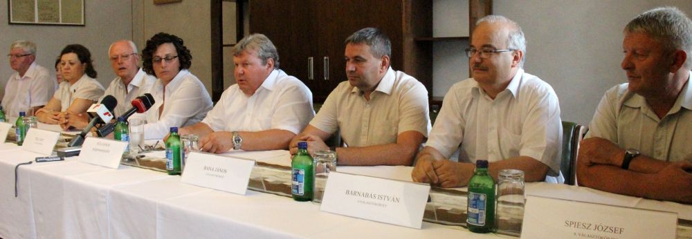 Sli Jnos bemutatta csapatt