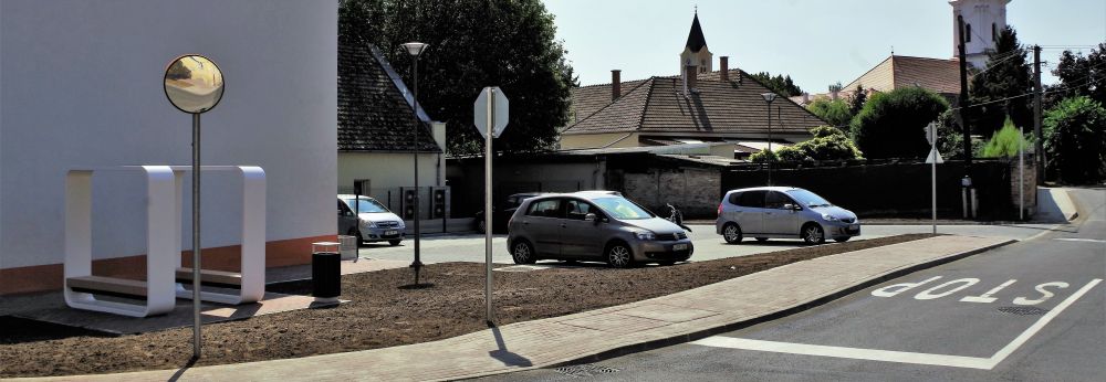 Parkolók a Szentháromság téren Parkolók a Szentháromság téren